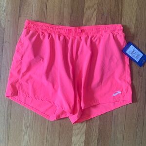 Brooks moment 5” shorts, size M
